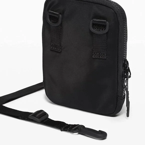 NEW lululemon athletic Access Crossbody Bag Fanny Pack Black White Logo Purse - Picture 4 of 8